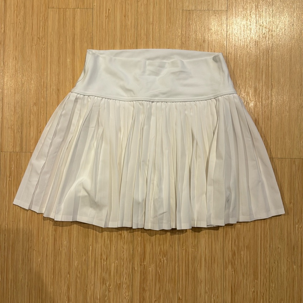 Offline by Aerie pleated tennis skort with pockets. S, white